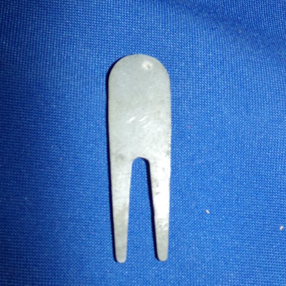 Vintage Commemorative 1971 Disney World Golf Metal Divot - Picture 3 of 4